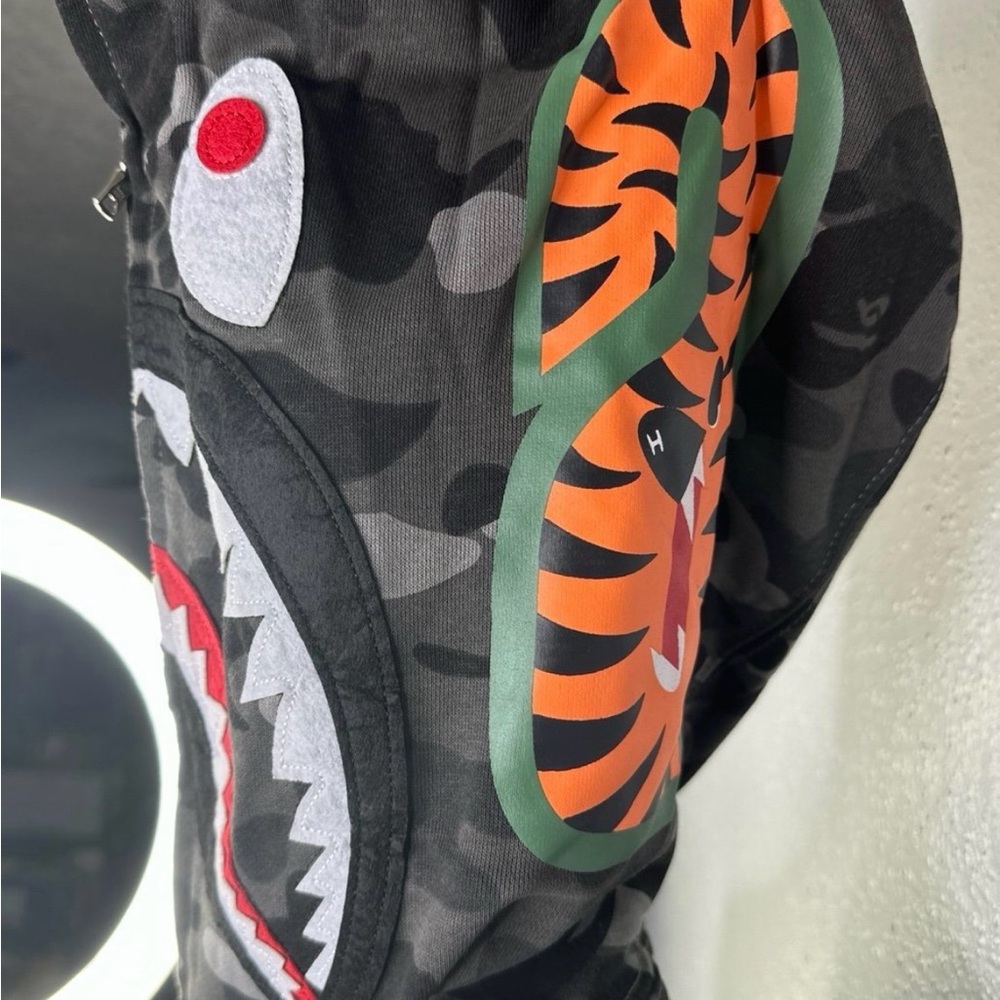 Bape 1st camo shark full zip hoodie size medium - Picture 6 of 11
